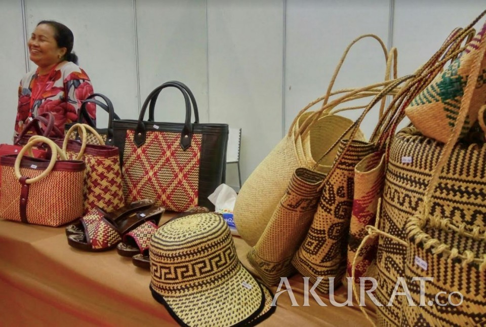 245-anyaman-khas-riau