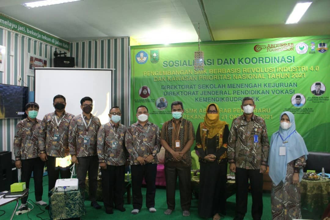 305-smk-abdurrab-gelar-sosialisasi-dan-koordinasi-pengembangan-smk-berbasis-revolusi-industri-40-dan-kawasan-prioritas-nasional-tahun-2021