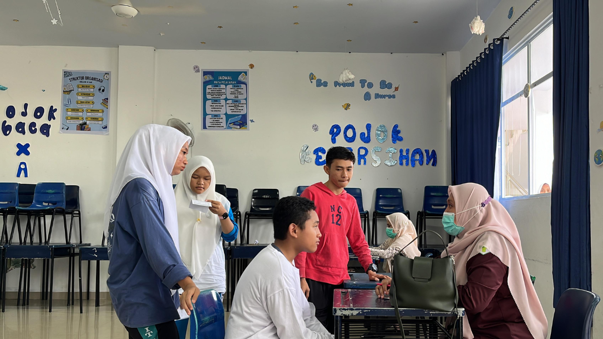 636-pemeriksaan-kesehatan-peserta-didik-smk-abdurrab-pekanbaru-oleh-puskesmas-sidomulyo