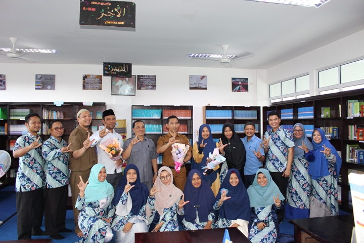 45-kunjungan-dinas-perpustakaan-dan-kearsipan-kota-pekanbaru-di-smk-abdurrab-pekanbaru